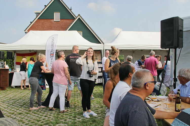 9-6-2018 - Proeverij in zomersfeer door de PLUS in Waarder_38